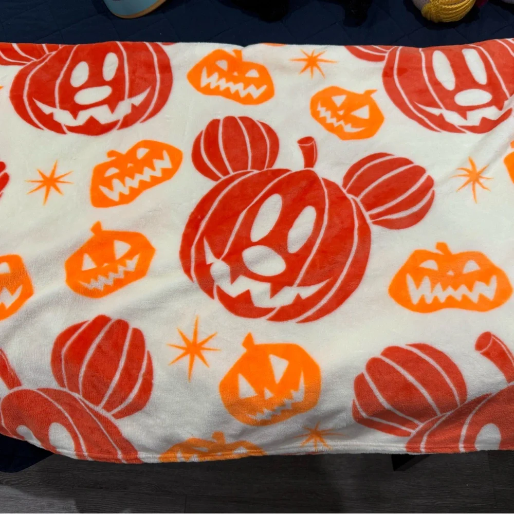Disney Mickey Mouse Pumpkin Plush Throw Set